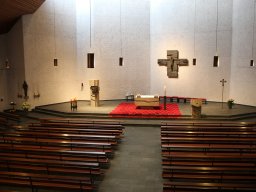 Altar- und Kirchenraum