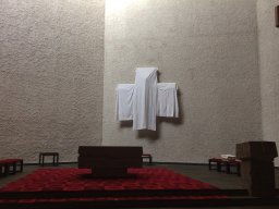 verhülltes Kreuz an Karfreitag