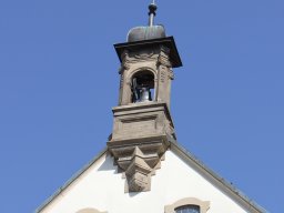 Turm und Agnus Dei Relief