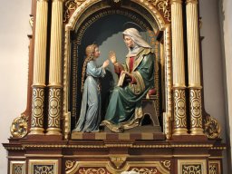 Seitenaltar mit der heiligen Anna zusammen mit ihrer Tochter Maria