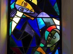 Kreuzwegfenster: 4. Station Jesus begegnet seiner Mutter