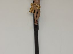 Kreuz im Altarraum