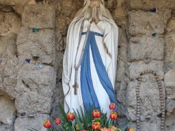 Maria in der Lourdesgrotte