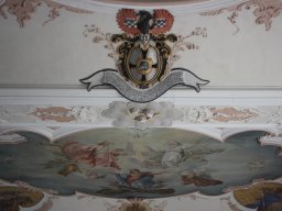 Wappen und Deckengemälde